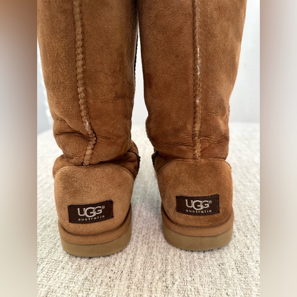 Women’s UGG Classic Tall II Boot - Picture 2 of 11